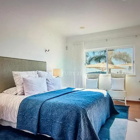 Paradise, Karen *